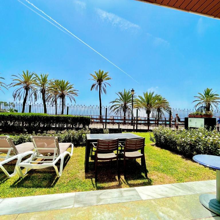 Frontline sea in the center of Puerto Banus.2bedrooms -Garden - Two-Bedroom Apartment - 1