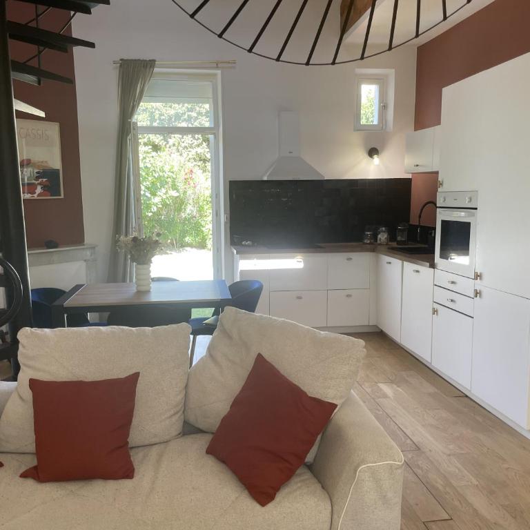 Villa Les Roses - Two-Bedroom Villa - 8