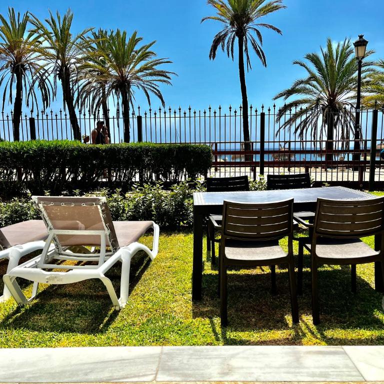 Frontline sea in the center of Puerto Banus.2bedrooms -Garden - Two-Bedroom Apartment - 16