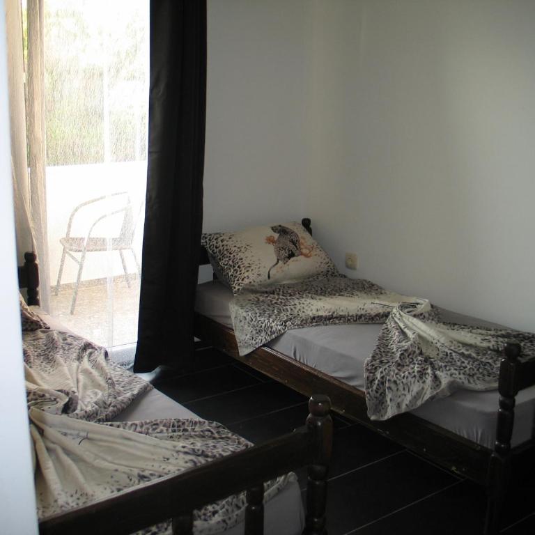 Guest House Dena - Quintuple Room with Balcony - 16