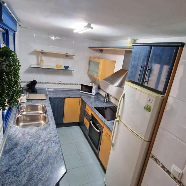 Centro y playa - Apartamento de 2 dormitorios - 50