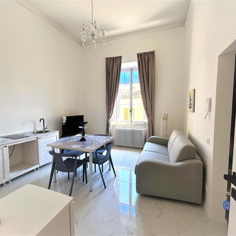 Allegra Viareggio Appartamento & Affittacamere Guest house - Suite con Balcone - 16