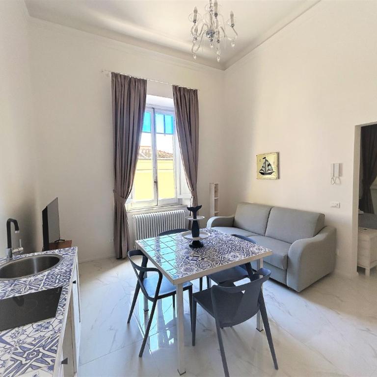Allegra Viareggio Appartamento & Affittacamere Guest house - Suite con Balcone - 5
