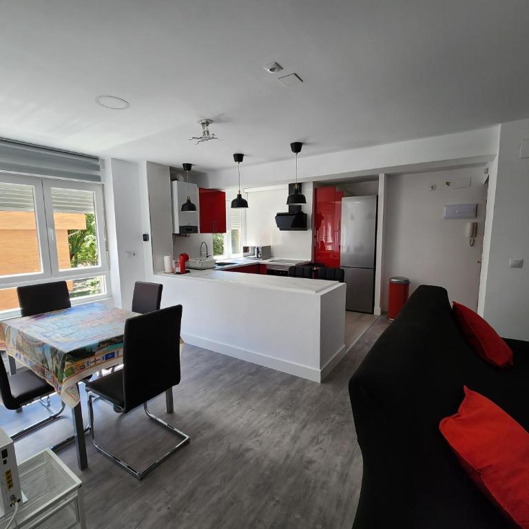 Piso centrico, Cerca de los hospitales y centro. - Apartamento de 3 dormitorios - 3