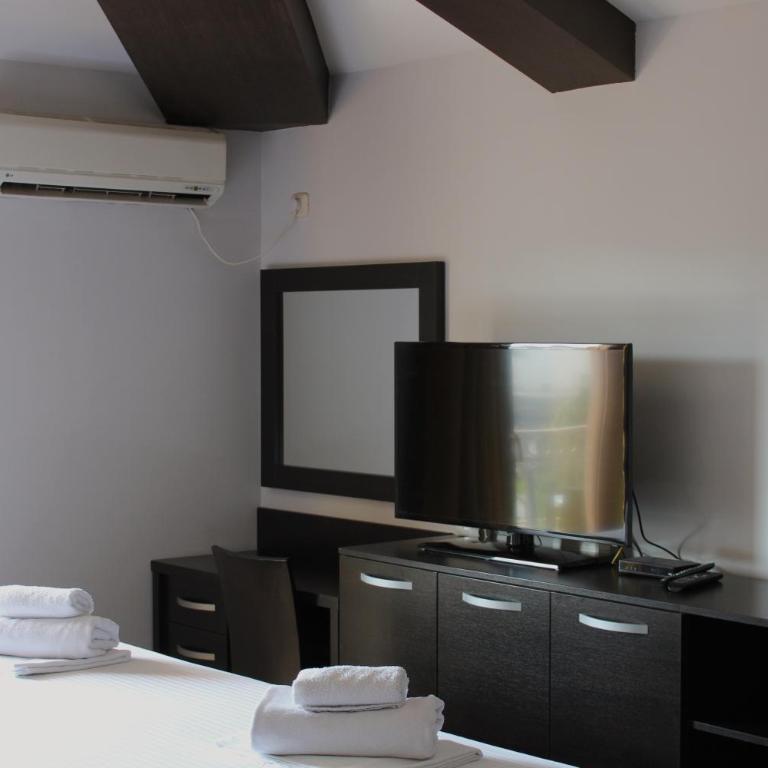 At Oliver’s - Deluxe One-Bedroom Apartment - 15