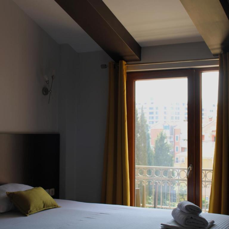 At Oliver’s - Deluxe One-Bedroom Apartment - 12