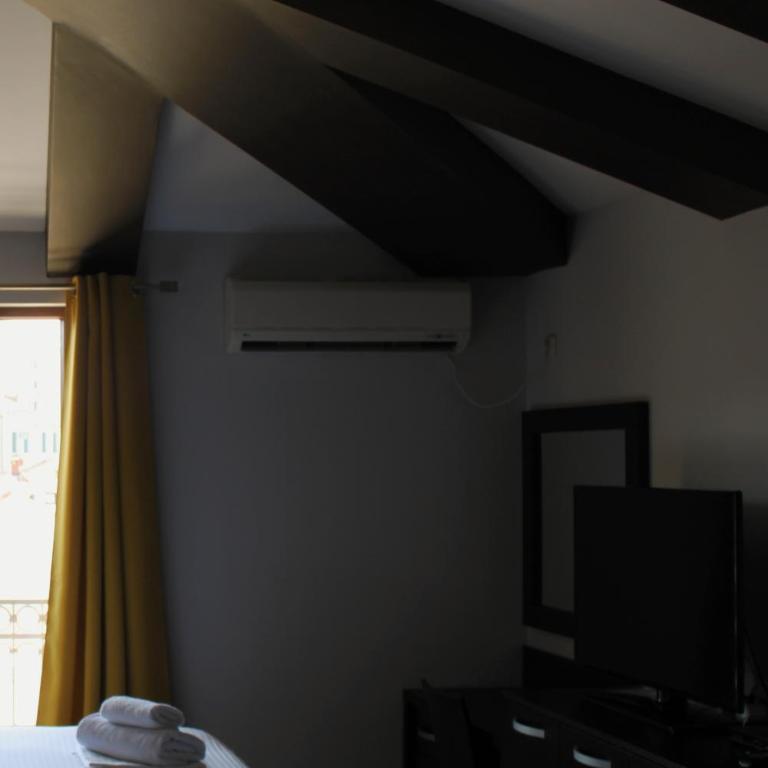 At Oliver’s - Deluxe One-Bedroom Apartment - 10