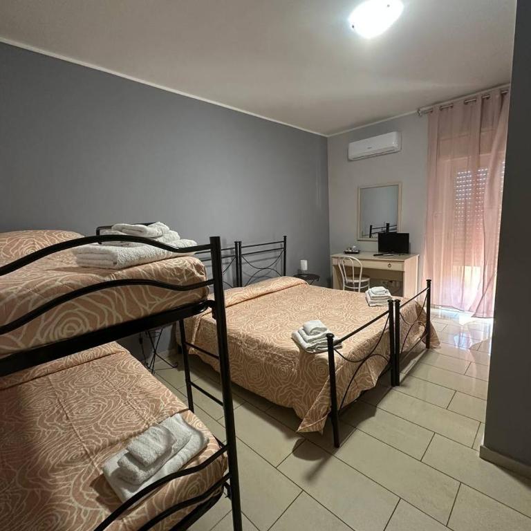 B&B Emmanuel - Camera Quadrupla Standard - 16