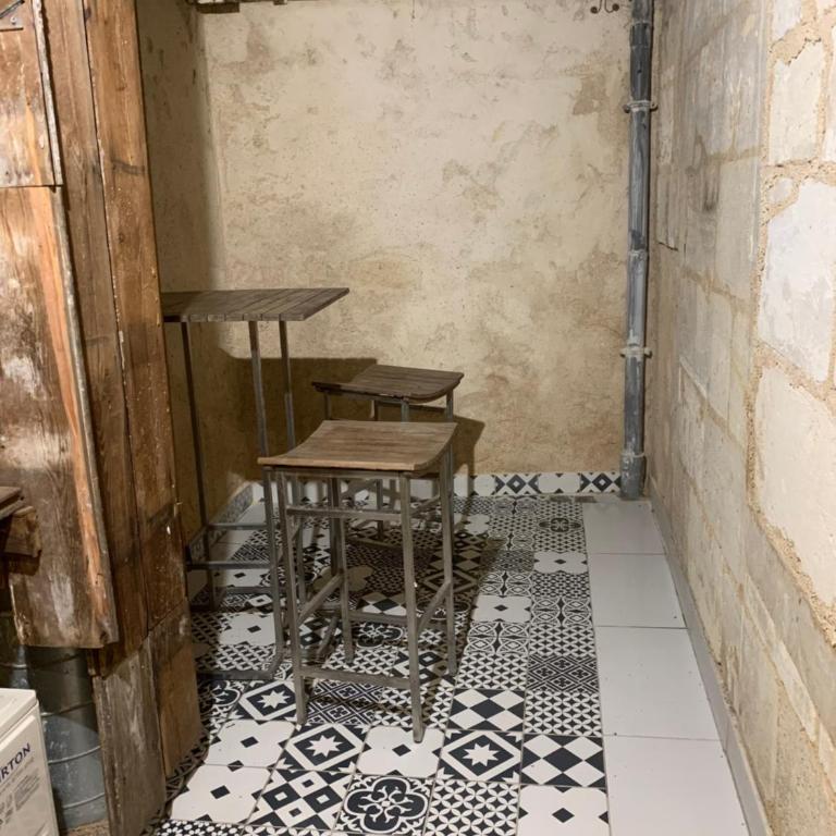 chambre avec salle de bain et cuisine privée centre ville historique avec climatisation et patio - Chambre Double avec Salle de Bains Privative - 7