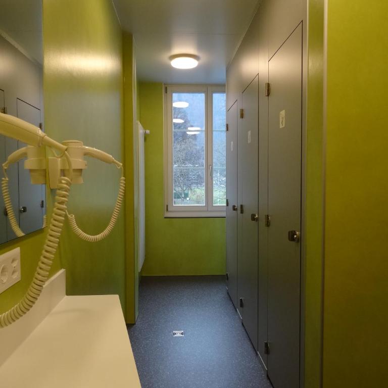 Chalet Hostel @ Backpackers Villa Interlaken - Single Bed in 7-Bed Mixed Dormitory Room with Shared Bathroom - 9
