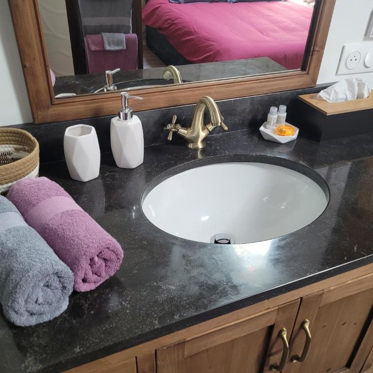 Loft d'artiste atypique, climatisé,90 m2 , hypercentre Nimes Arènes 6 pers - Apartment mit 2 Schlafzimmern - 29