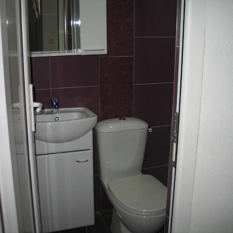 Guest House Dena - One-Bedroom Apartment with Terrace - 19