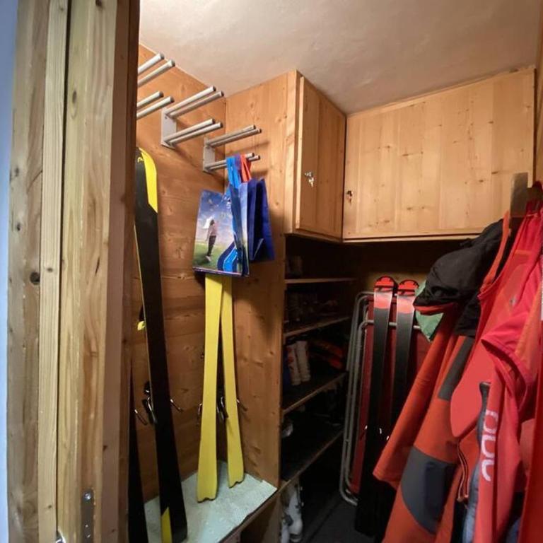 Alpe d'Huez Houses - Chez Julie - Chalet des Roches - Duplex, SUR les pistes de 3 chambres ! - Apartment mit 3 Schlafzimmern - 11