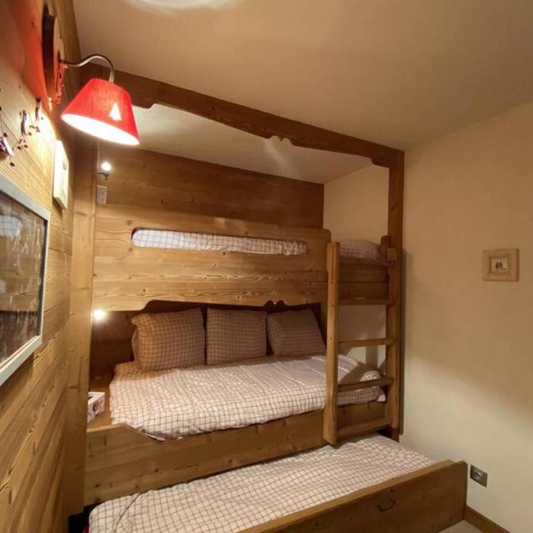 Alpe d'Huez Houses - Chez Julie - Chalet des Roches - Duplex, SUR les pistes de 3 chambres ! - Apartment mit 3 Schlafzimmern - 5