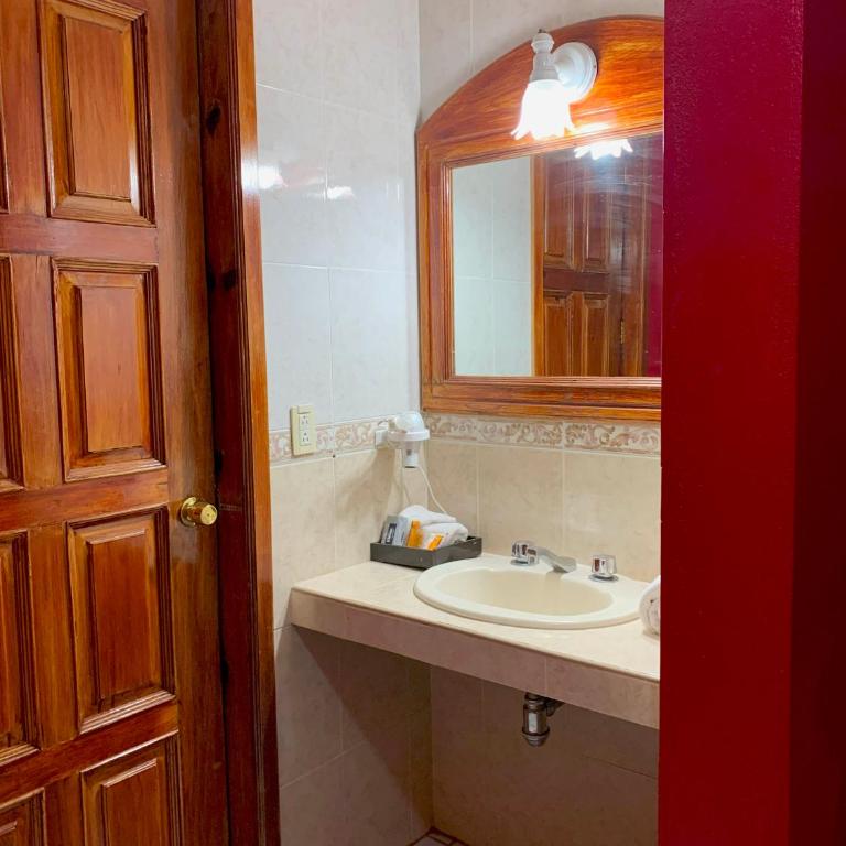 Hotel Real de la Sierra - Habitación Triple Estándar - 11