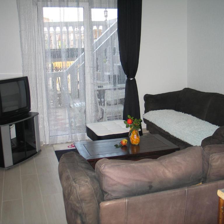 Guest House Dena - One-Bedroom Apartment with Terrace - 23
