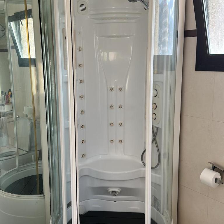 Piso de lujo en centro Santa Cruz. - Apartamento de 2 dormitorios - 21