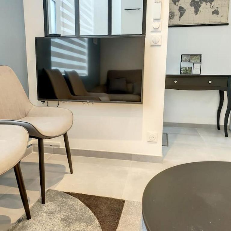 Maison proche centre ville clim jardin wifi 8 personnes - Maison 4 Chambres - 17
