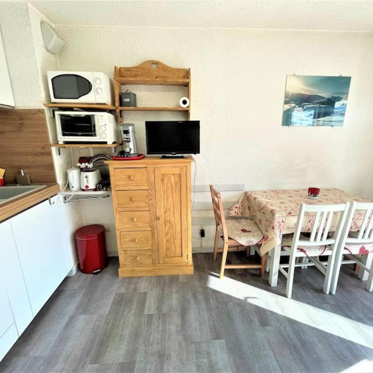 Charmant studio + jardin vue pistes et local velo - Appartement 1 Chambre - 10