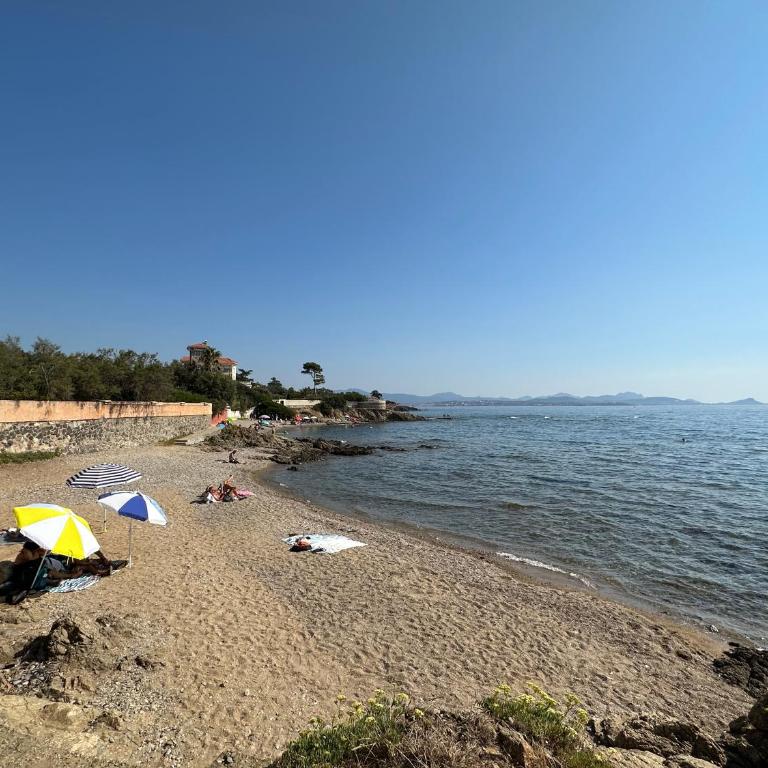 Studio 3 pers climatisé rénové, au calme, idéalement situé proche St Raphael-St Tropez, plage et commerces à pieds - Studio - 31