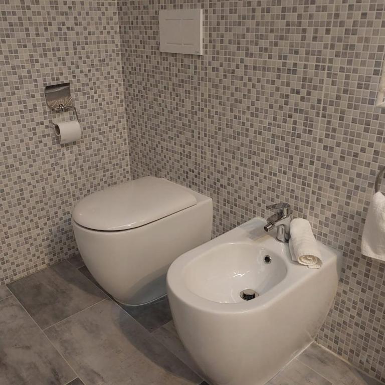 Speedy Guest Rooms - Camere Vicino Aeroporto e Fiera - Camera Quadrupla Deluxe - 6