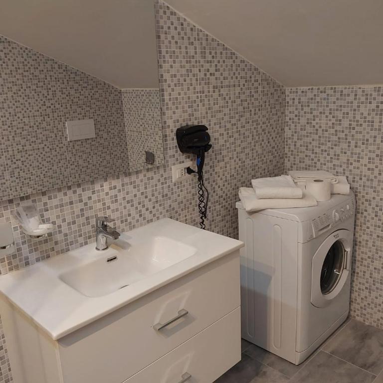 Speedy Guest Rooms - Camere Vicino Aeroporto e Fiera - Camera Quadrupla Deluxe - 7