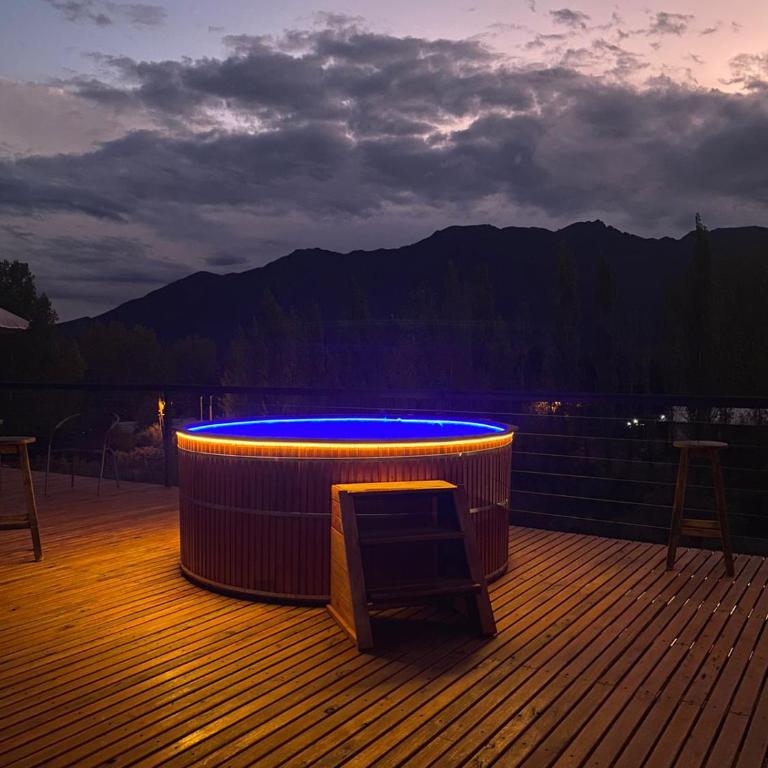 Cabañas Alpinas - Family Room with Mountain View - 2