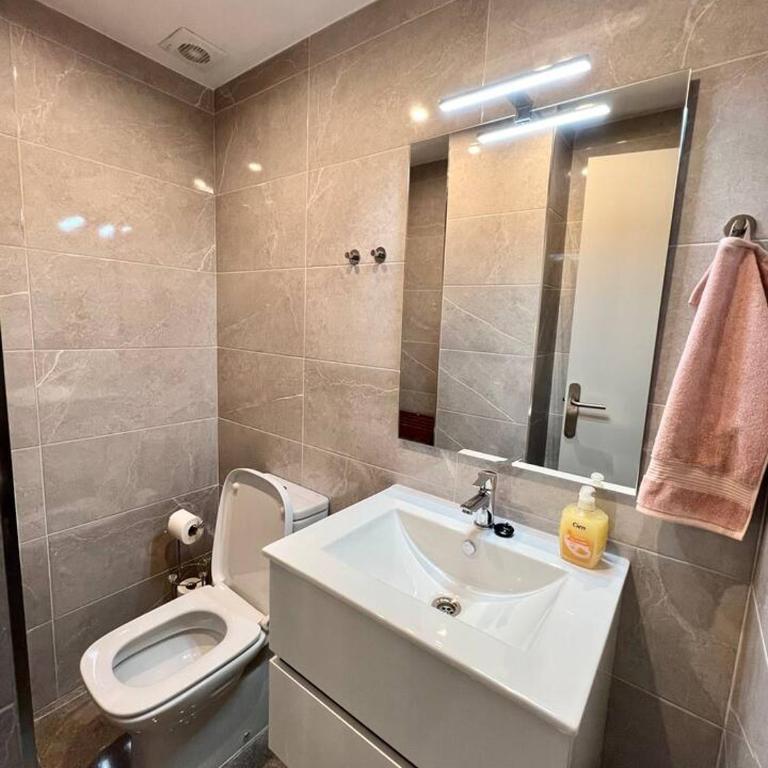 Amplio apartamento tranquilo cerca de la playa - Three-Bedroom Apartment - 5