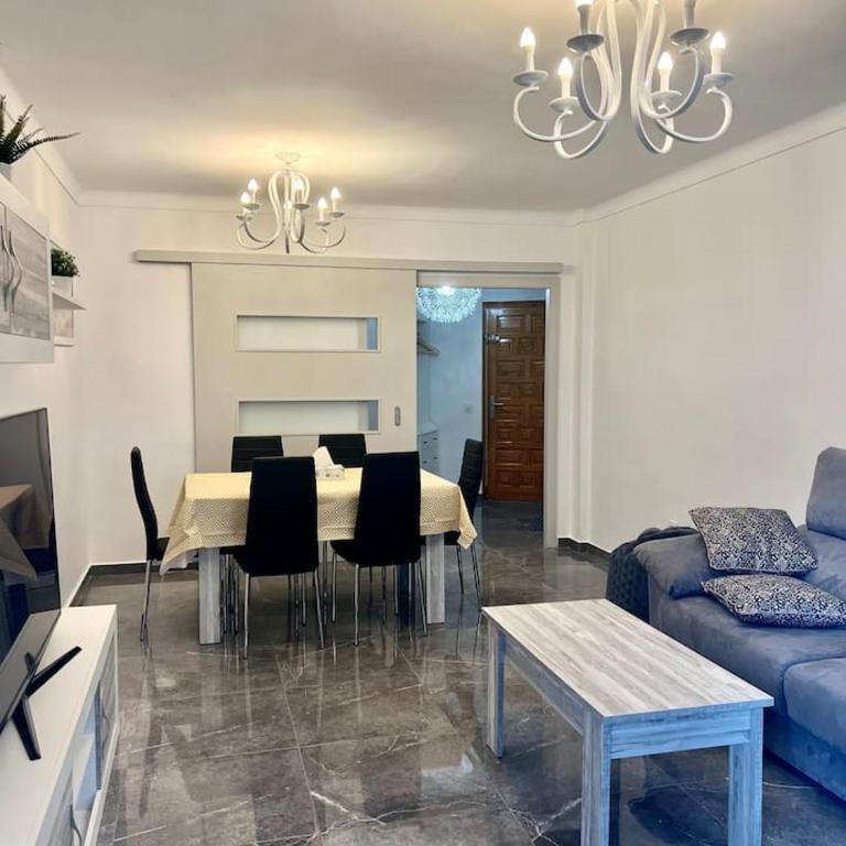 Amplio apartamento tranquilo cerca de la playa - Three-Bedroom Apartment - 7