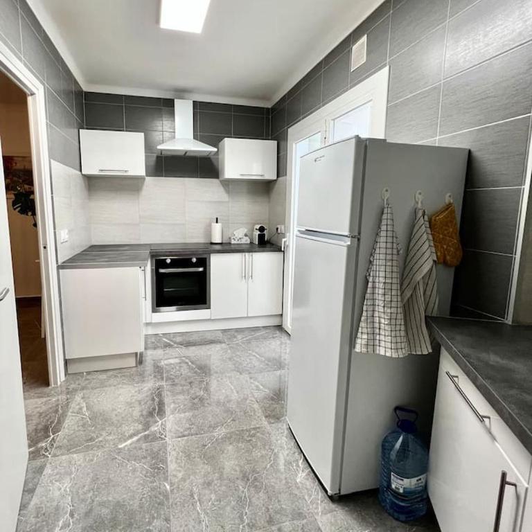 Amplio apartamento tranquilo cerca de la playa - Three-Bedroom Apartment - 9