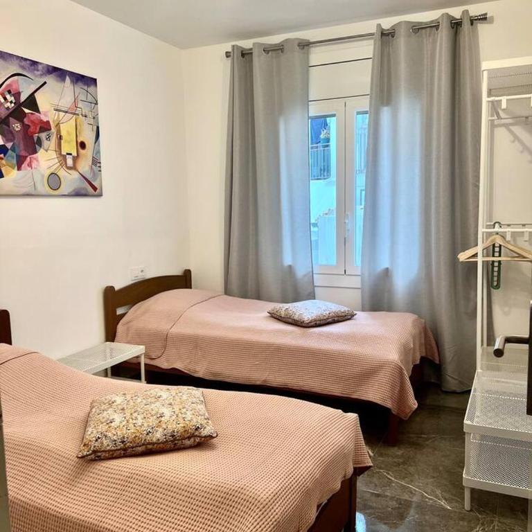 Amplio apartamento tranquilo cerca de la playa - Three-Bedroom Apartment - 11