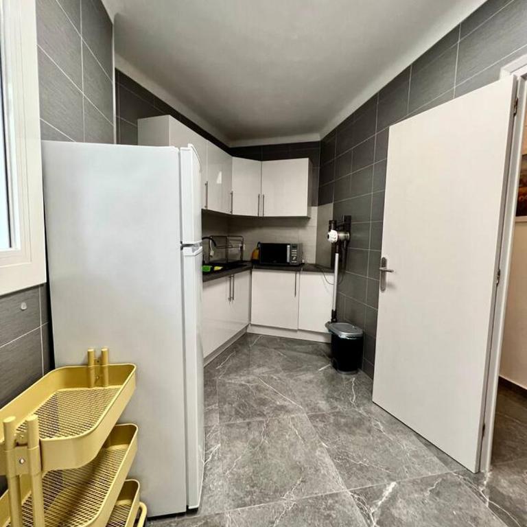 Amplio apartamento tranquilo cerca de la playa - Three-Bedroom Apartment - 23