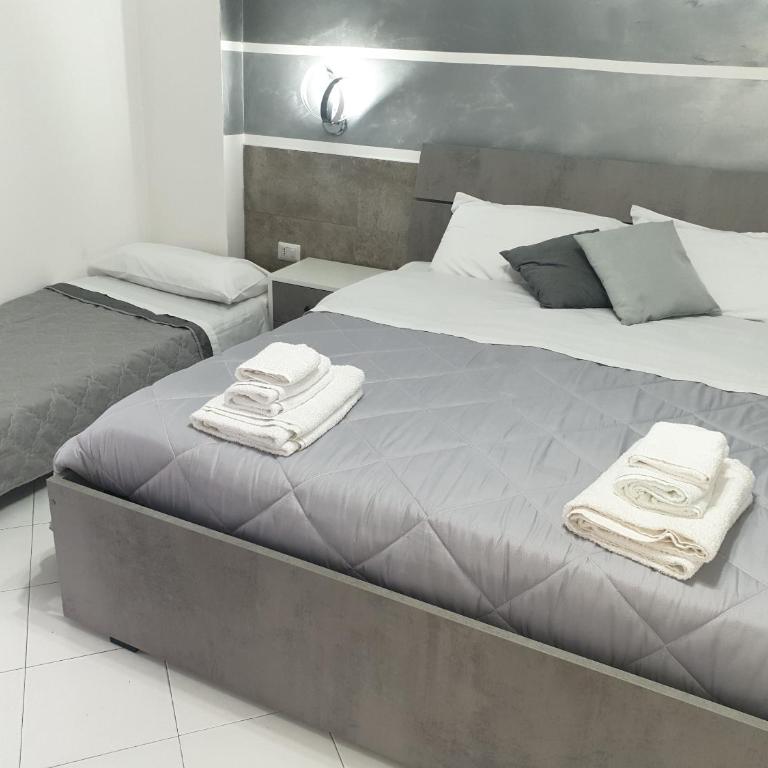 B&B Pompeii Luxury - Camera Tripla con Doccia - 4