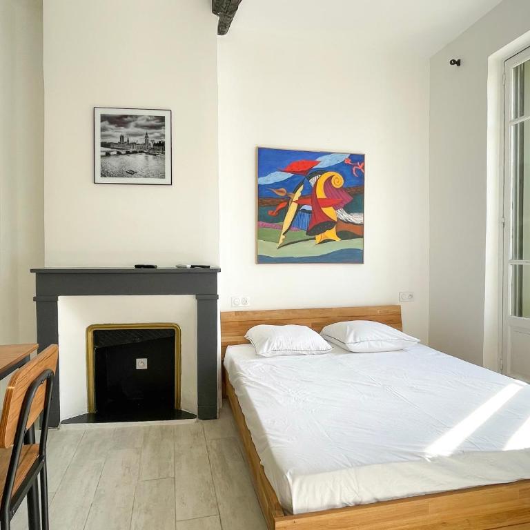 Vue sur la place des Halles, Art Apparts - Appartement 1 Chambre - 1