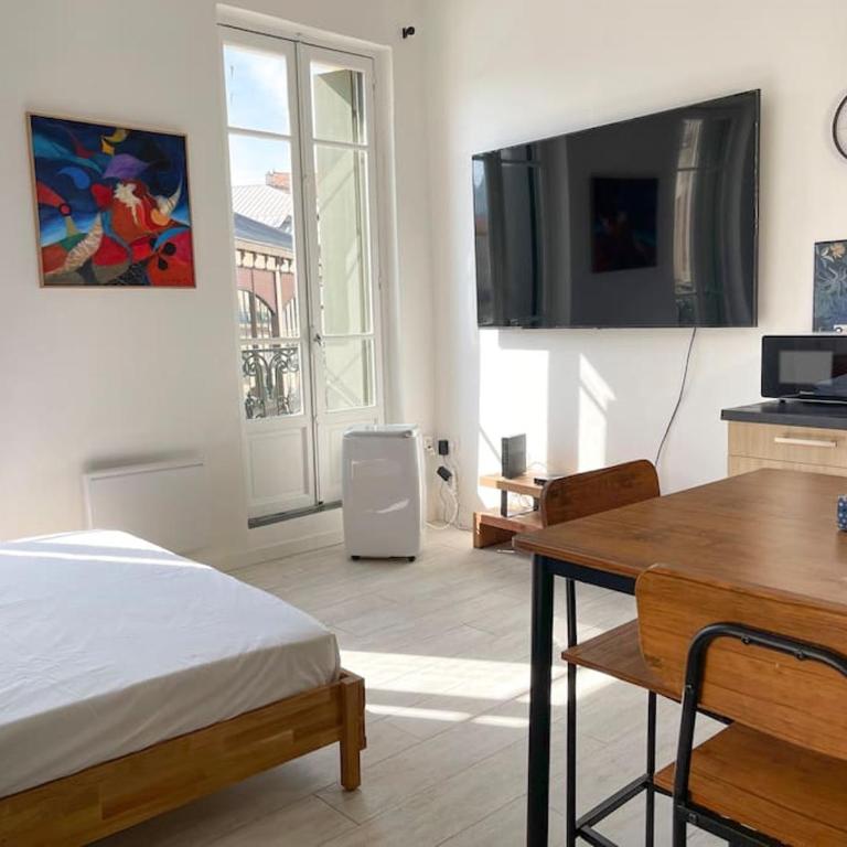 Vue sur la place des Halles, Art Apparts - Appartement 1 Chambre - 6