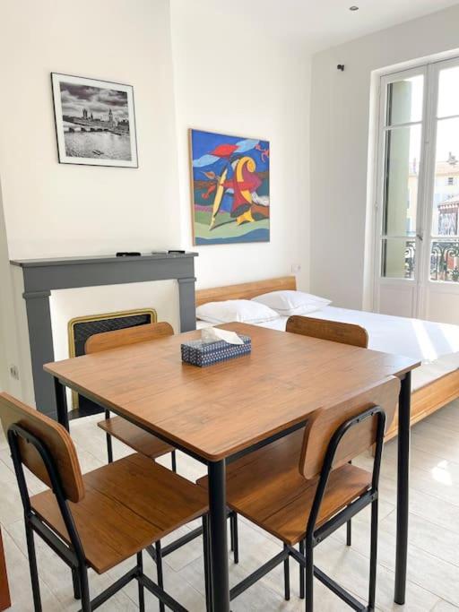 Vue sur la place des Halles, Art Apparts - Appartement 1 Chambre - 24