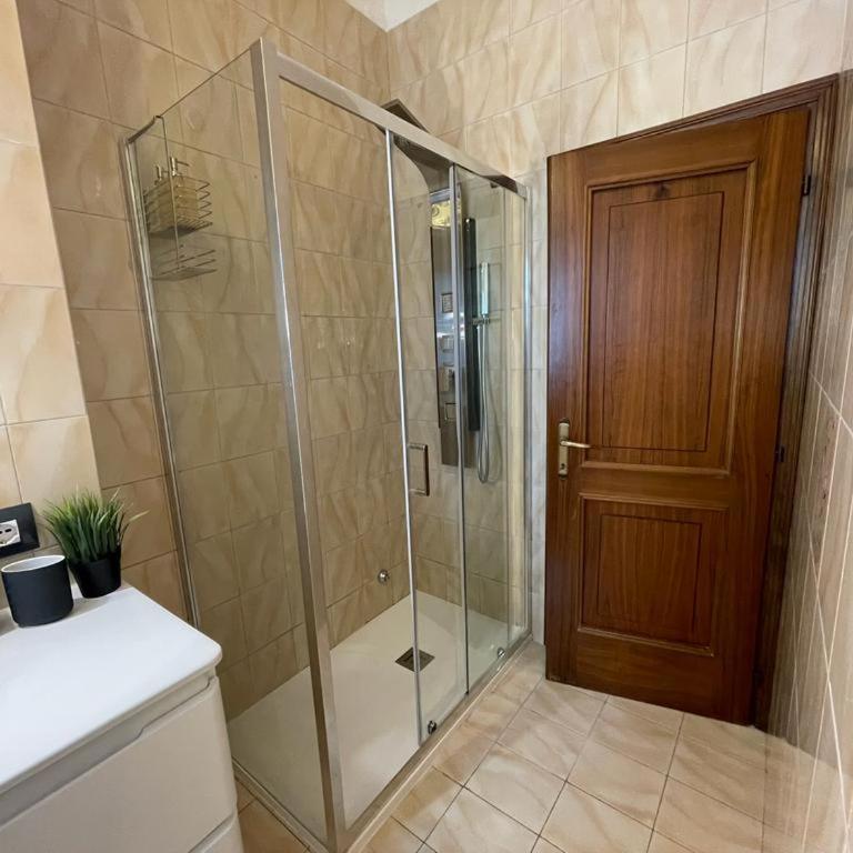Eva Capital Guest House - Camera Matrimoniale - 8