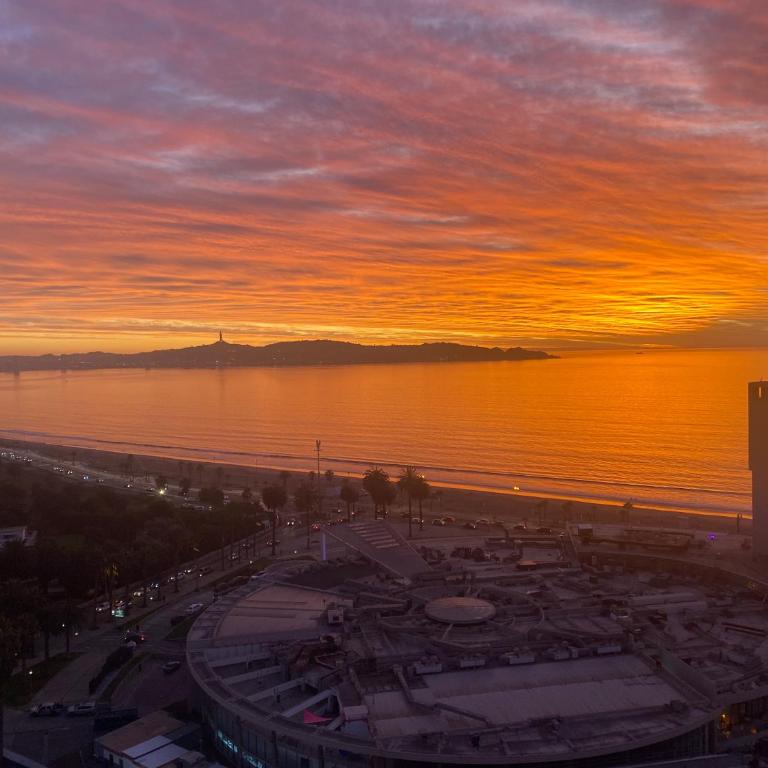 Hermoso y amplio Departamento frente al mar - Suite con vistas al mar - 1 cama grande - 13