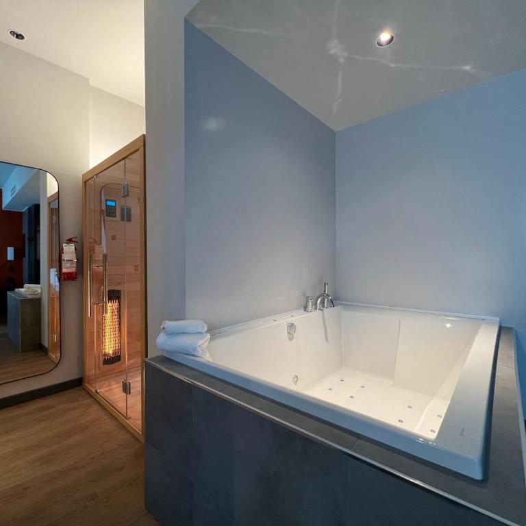 Hotel Leonessa - Suite con Vasca Idromassaggio - 3