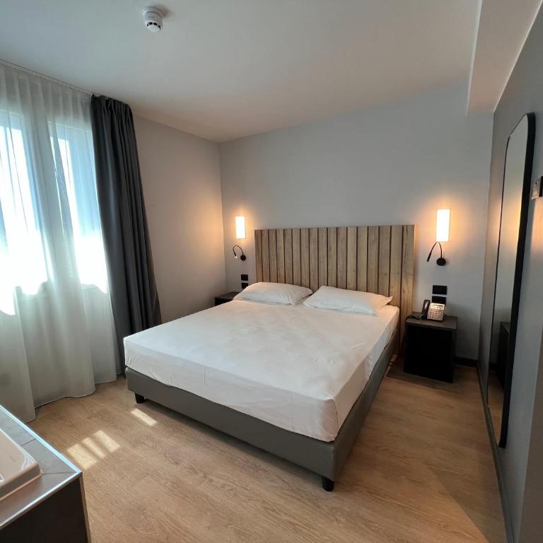 Hotel Leonessa - Camera King con Vasca Idromassaggio - 3