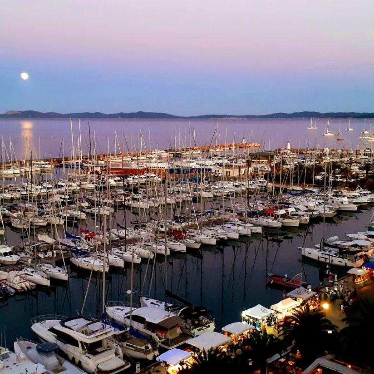 50 m2 - Le PORT, HYERES - Appartement 1 Chambre - 6
