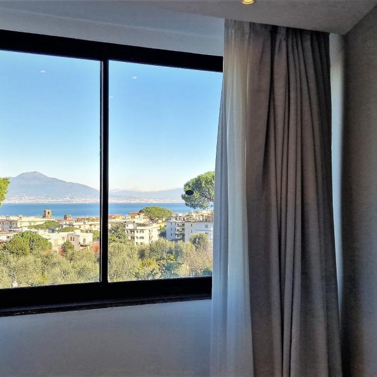 Hilton Sorrento Palace - Deluxe Vierbettzimmer mit Meerblick - 3