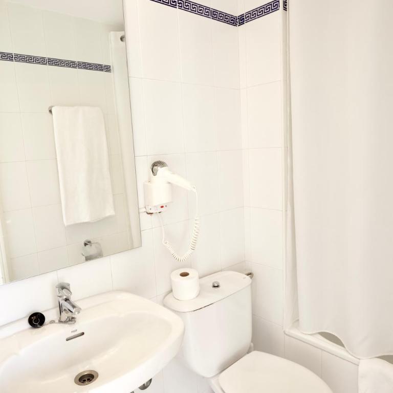 JS Horitzó - Double Room with Balcony - 8