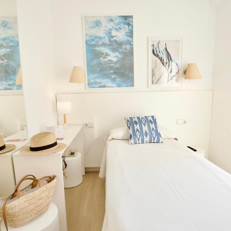 JS Horitzó - Single Room with Balcony - 6