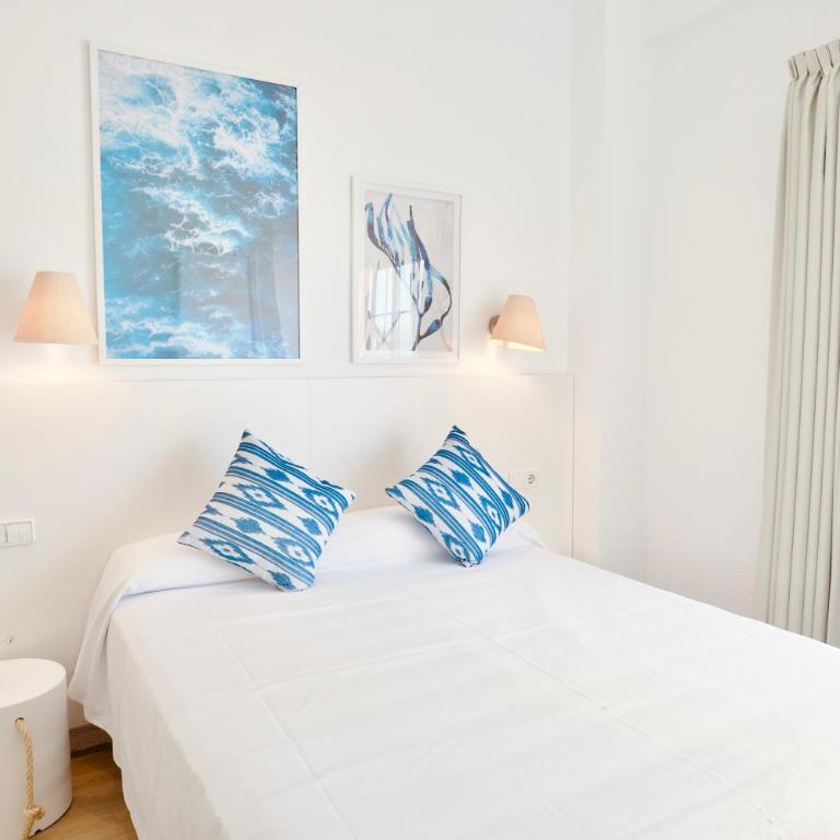 JS Horitzó - Double Room with Balcony and Lateral Sea View - 3