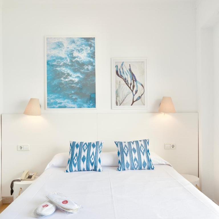 JS Horitzó - Double Room with Balcony (1 Adult) - 12