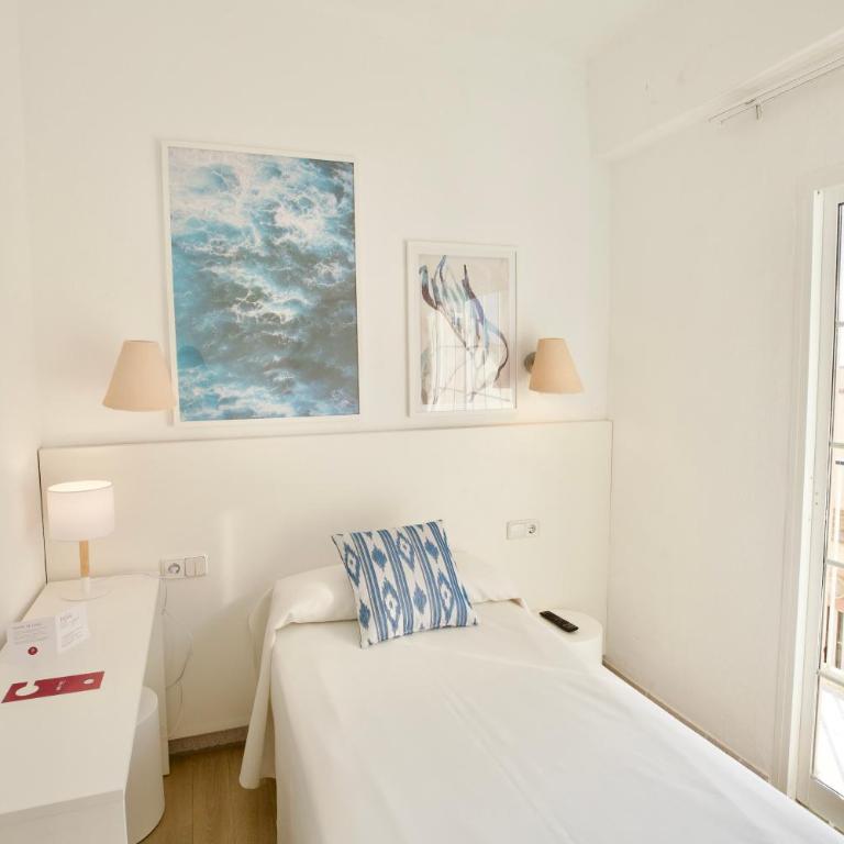 JS Horitzó - Single Room with Balcony - 8