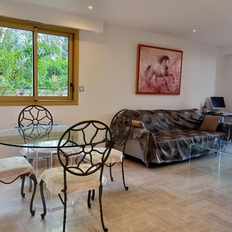 3 pièces avec piscine et jardin - Apartment mit 2 Schlafzimmern und Gartenblick - 2