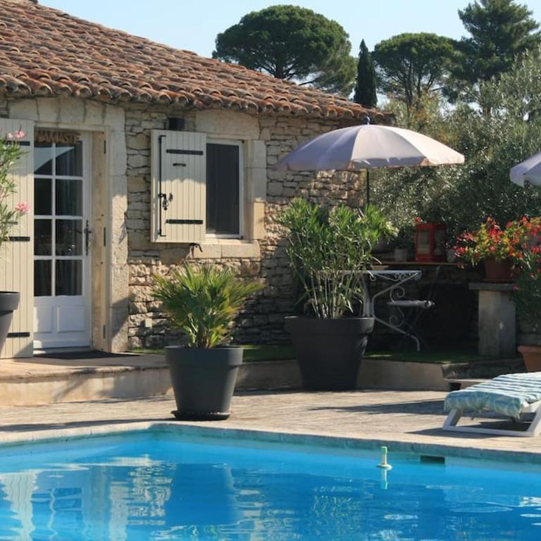 Chambre d'hôtes chez Maguy B-Villa Makeire - Chambre Lit Queen-Size - Vue sur Piscine - 8
