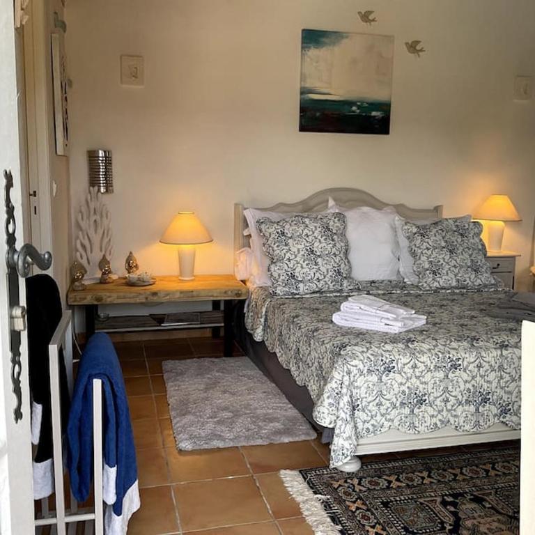Chambre d'hôtes chez Maguy B-Villa Makeire - Chambre Lit Queen-Size - Vue sur Piscine - 9
